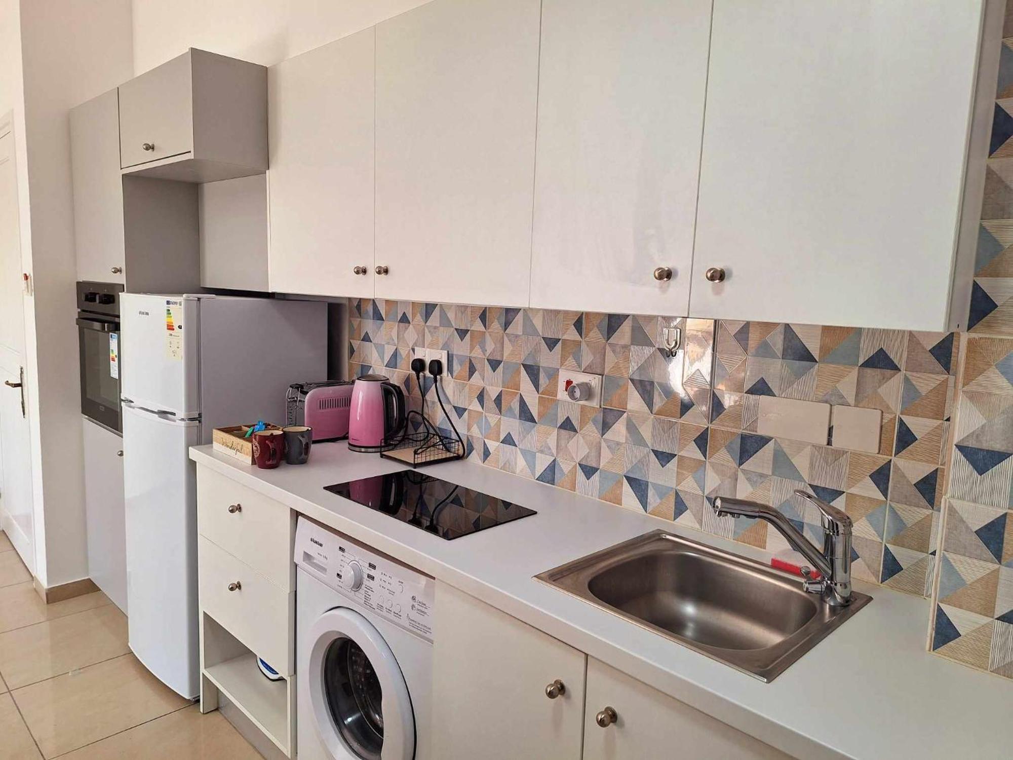 Stylish Apt Kato Paphos Close To Beach & Vibrant Harbor Life Eksteriør bilde