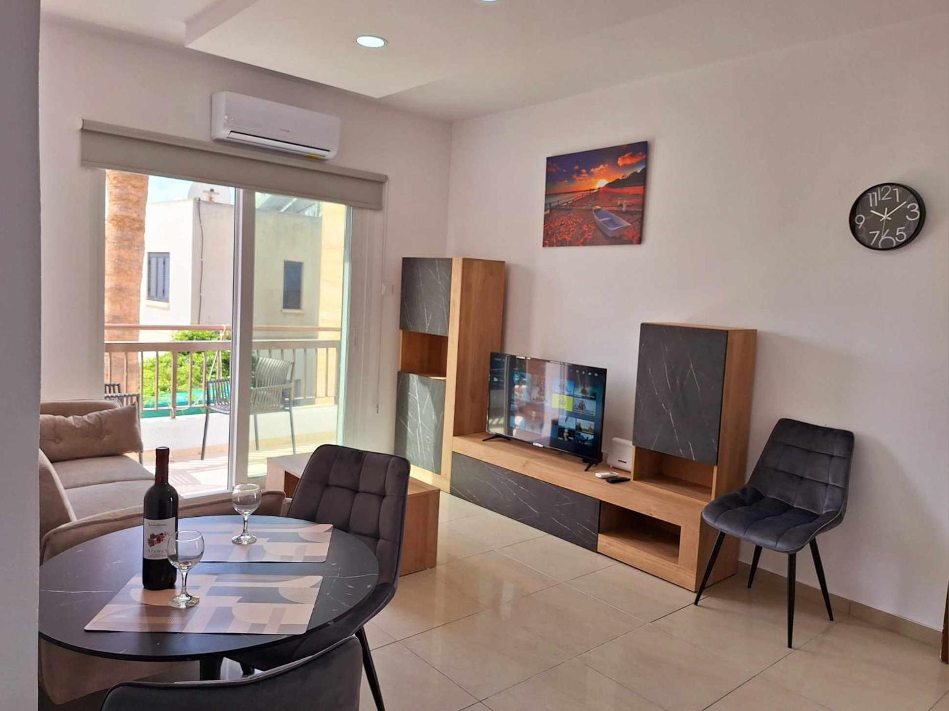 Stylish Apt Kato Paphos Close To Beach & Vibrant Harbor Life Eksteriør bilde