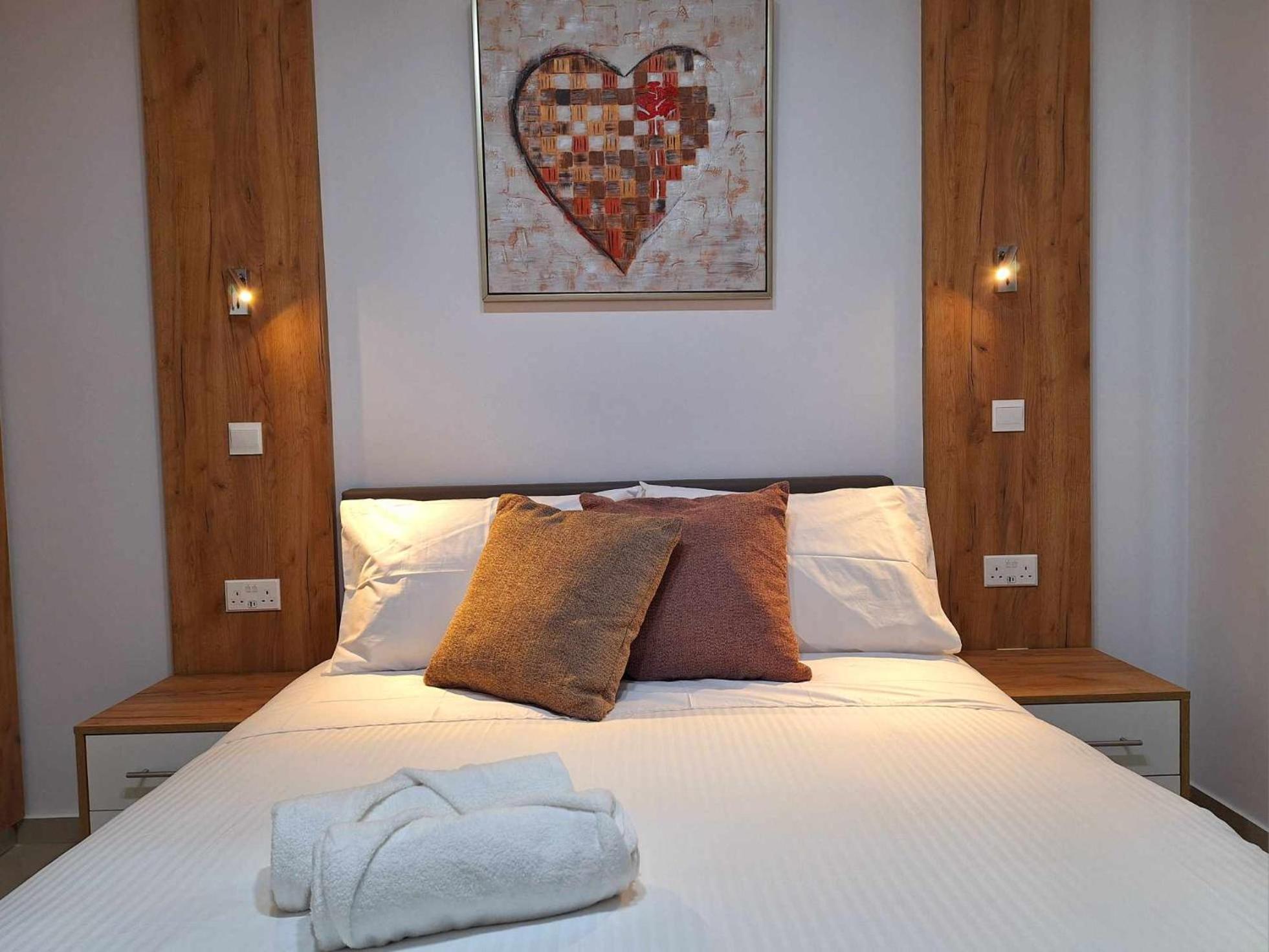 Stylish Apt Kato Paphos Close To Beach & Vibrant Harbor Life Eksteriør bilde