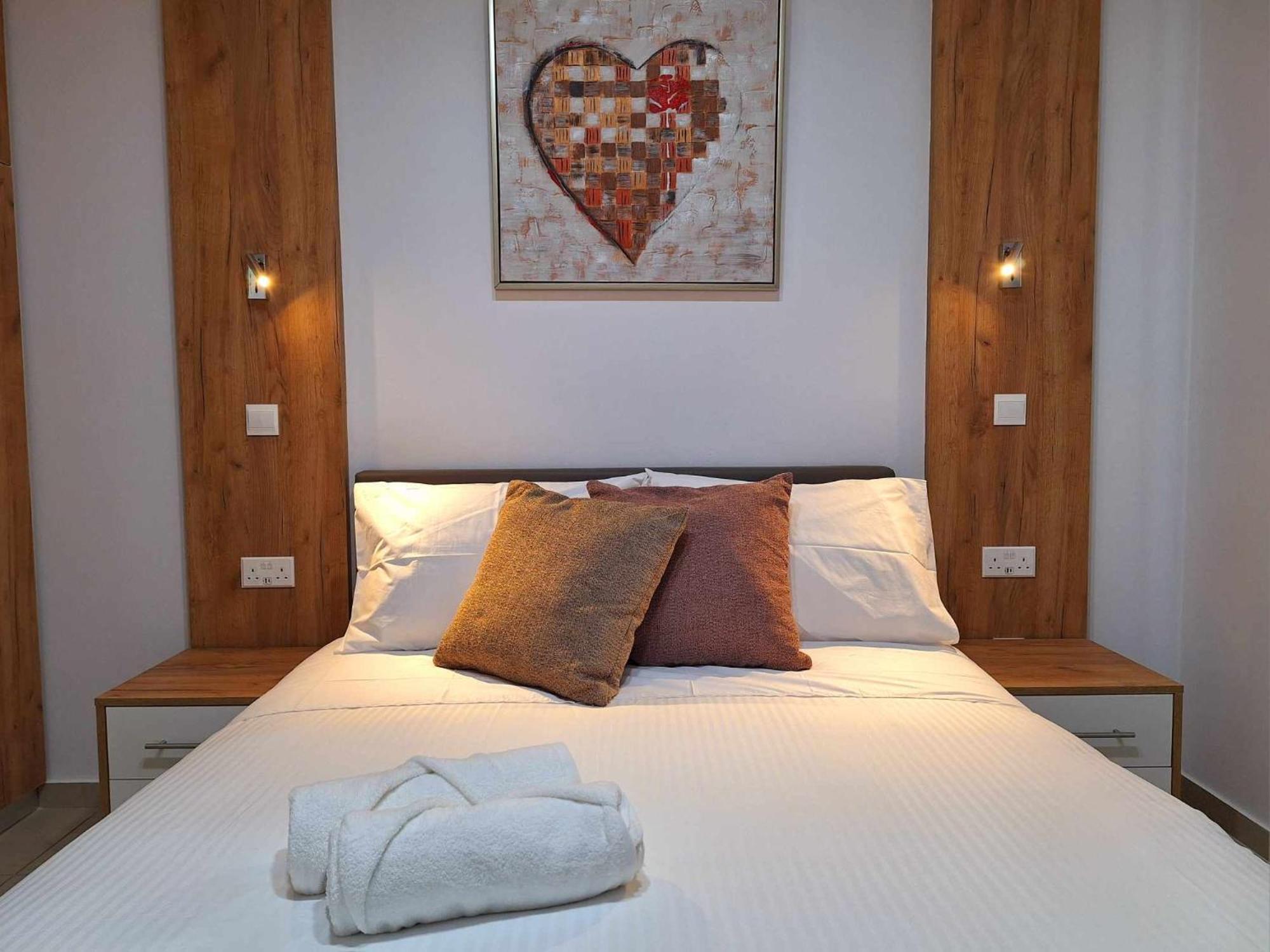 Stylish Apt Kato Paphos Close To Beach & Vibrant Harbor Life Eksteriør bilde