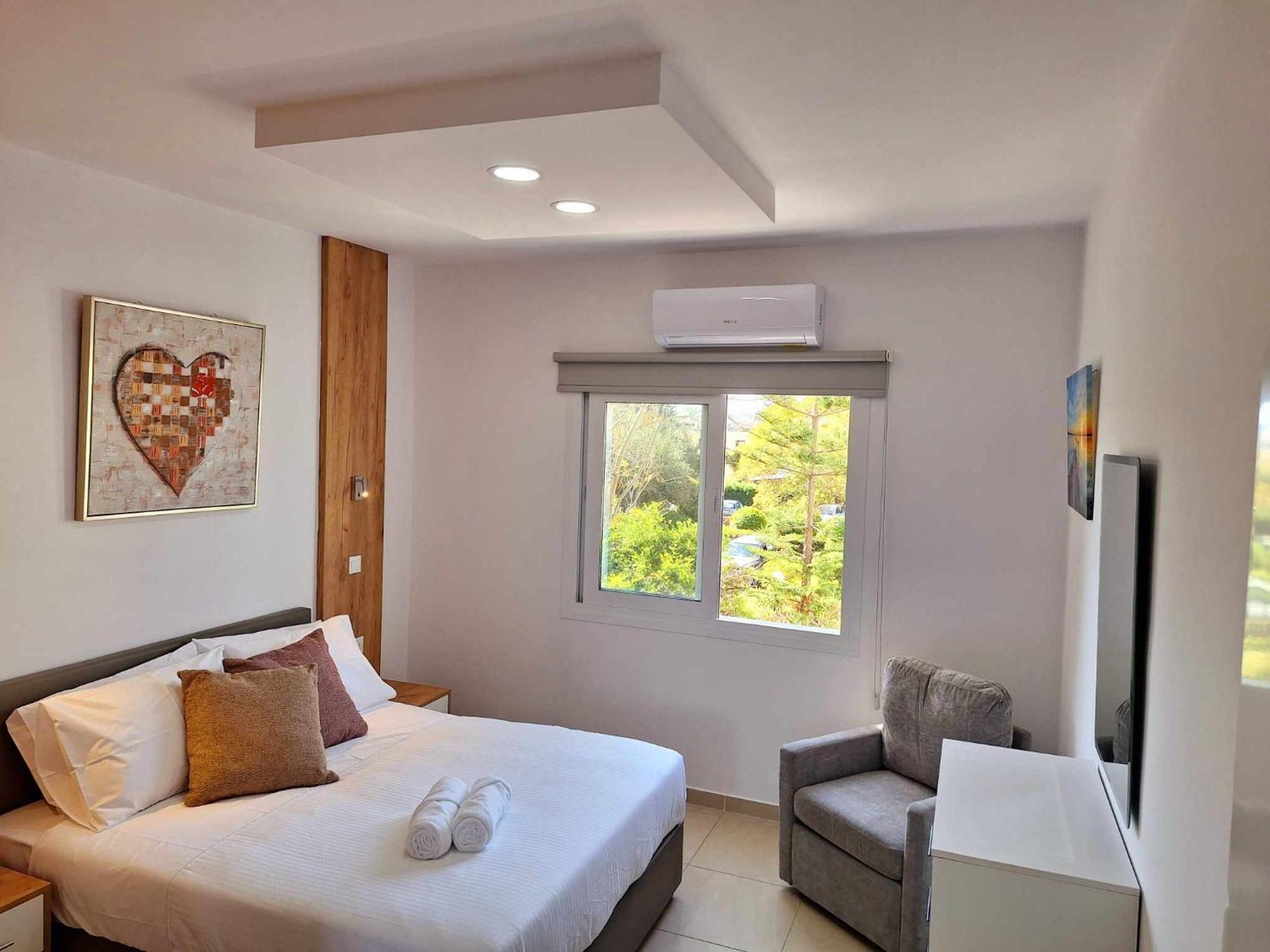 Stylish Apt Kato Paphos Close To Beach & Vibrant Harbor Life Eksteriør bilde